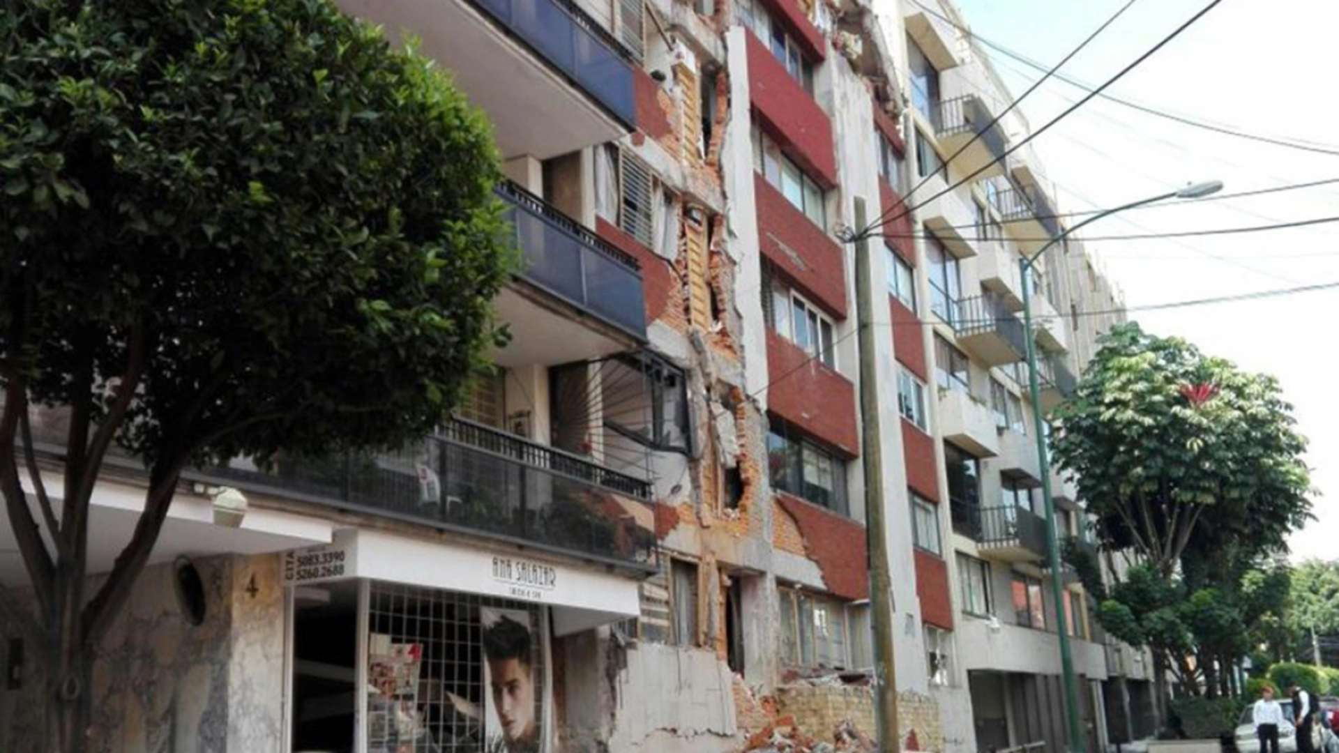 edificio con daños post sismo