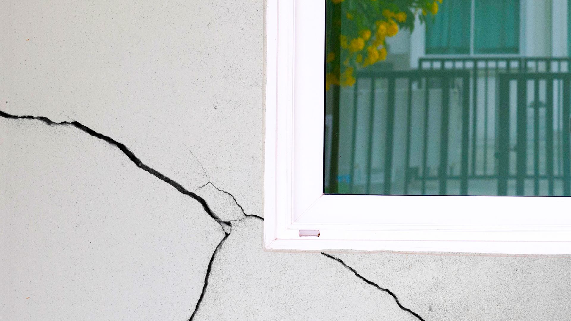 Ventanas que no cierran despues de las lluvias Ventanas que no cierran despues de las lluvias